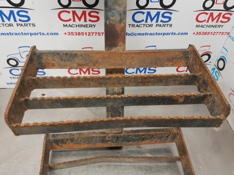 New Holland Ts, 40 Series, 6640, 7840 Foot Step Lhs 82007896, 81872888, 82840363 - Marchepied pour Machine agricole: photos 4 New Holland Ts, 40 Series, 6640, 7840 Foot Step Lhs 82007896, 81872888, 82840363 - Marchepied pour Machine agricole: photos 4