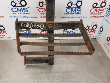 New Holland Ts, 40 Series, 6640, 7840 Foot Step Lhs 82007896, 81872888, 82840363 - Marchepied pour Machine agricole: photos 3 New Holland Ts, 40 Series, 6640, 7840 Foot Step Lhs 82007896, 81872888, 82840363 - Marchepied pour Machine agricole: photos 3