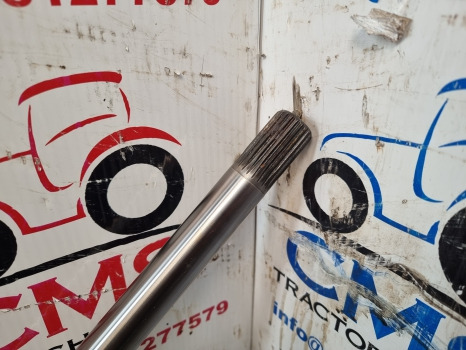 Valtra 6400, 6000, 8000 Series, Front Axle Drive Shaft V32003030 - Essieu avant: photos 3 Valtra 6400, 6000, 8000 Series, Front Axle Drive Shaft V32003030 - Essieu avant: photos 3