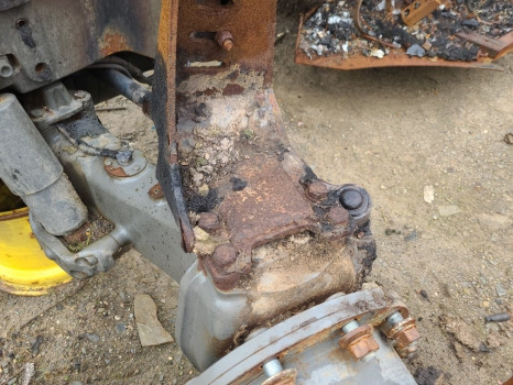 Valtra T174ea Front mudguard bracket kit - Carrosserie et extérieur pour Machine agricole: photos 2 Valtra T174ea Front mudguard bracket kit - Carrosserie et extérieur pour Machine agricole: photos 2