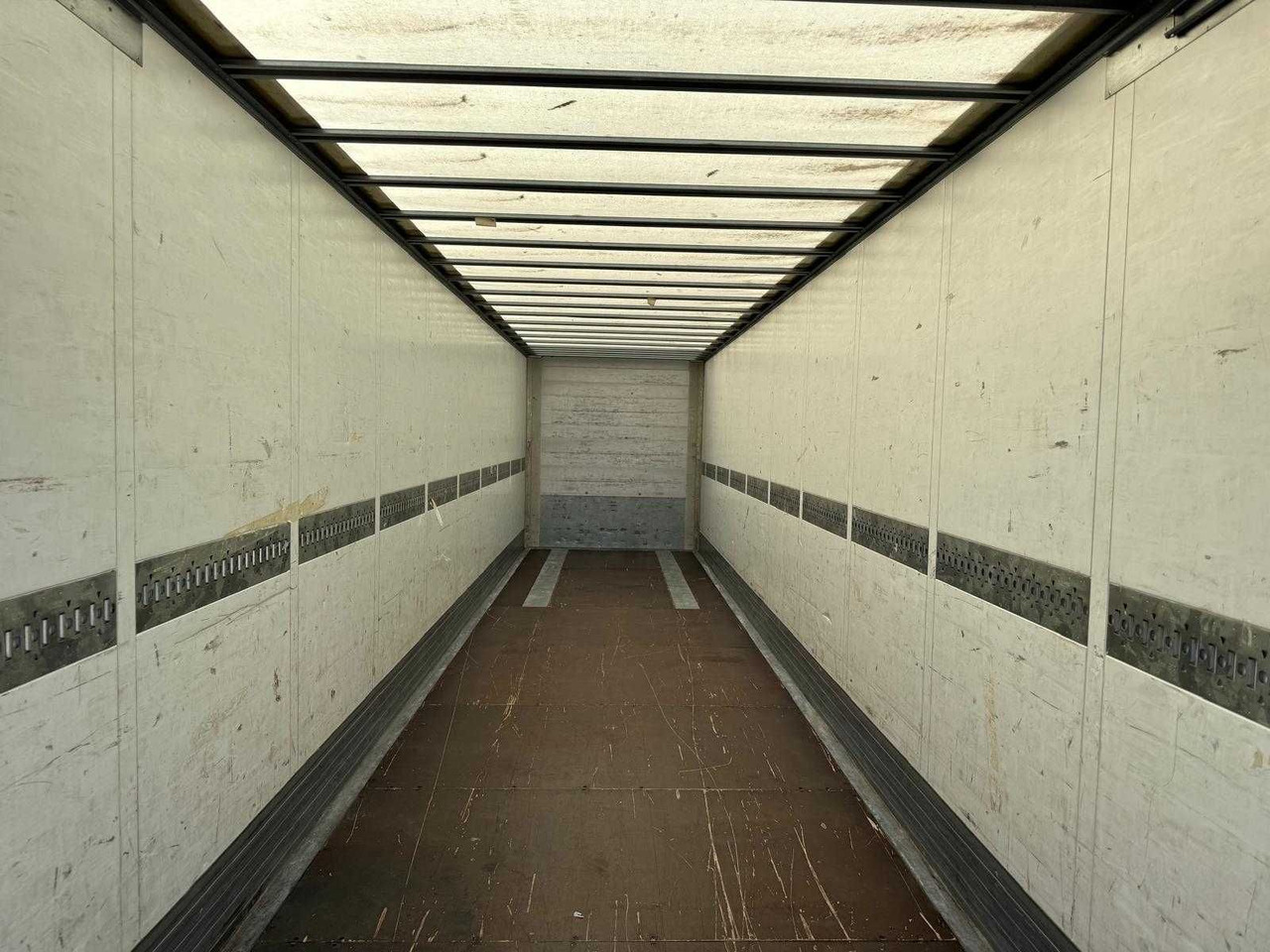 Schmitz Izoterma Kontener Box, 2017r, roleta , 481083 km , z Francji - Semi-remorque fourgon: photos 2 Schmitz Izoterma Kontener Box, 2017r, roleta , 481083 km , z Francji - Semi-remorque fourgon: photos 2