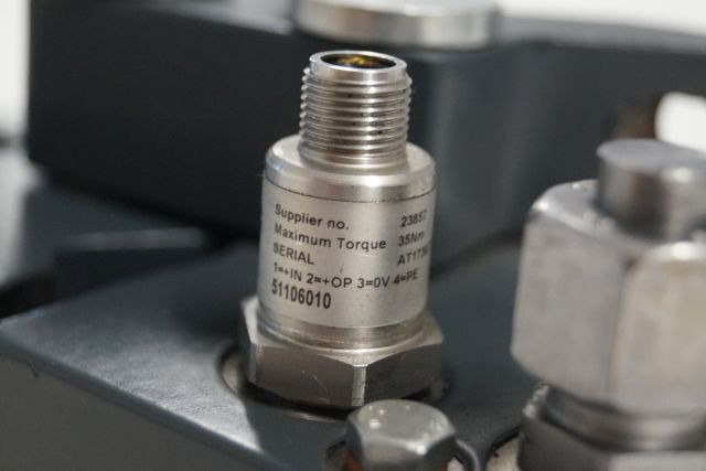 Jungheinrich 51193016 | Hydraulic Clamb from EKS308 year 2014 loading sensor 511 - Hydraulique pour Matériel de manutention: photos 2 Jungheinrich 51193016 | Hydraulic Clamb from EKS308 year 2014 loading sensor 511 - Hydraulique pour Matériel de manutention: photos 2