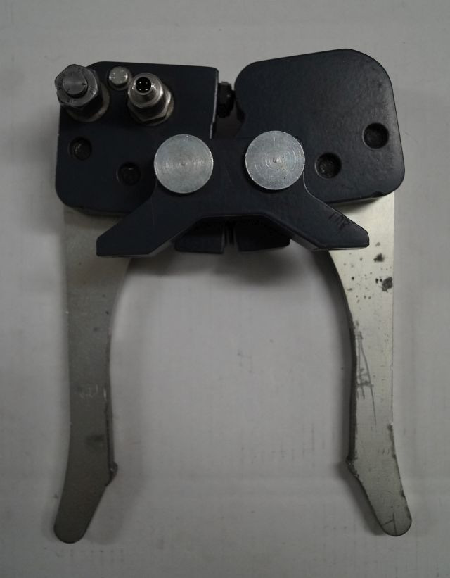 Jungheinrich 51193016 | Hydraulic Clamb from EKS308 year 2014 loading sensor 511 - Hydraulique pour Matériel de manutention: photos 1 Jungheinrich 51193016 | Hydraulic Clamb from EKS308 year 2014 loading sensor 511 - Hydraulique pour Matériel de manutention: photos 1