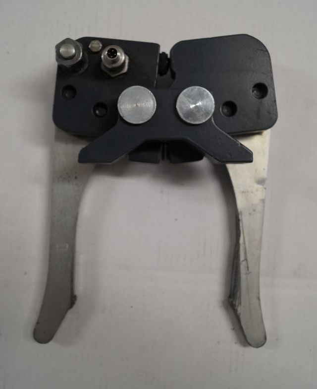 Jungheinrich 51193016 | Hydraulic Clamb from EKS312 year 2014 loading sensor 511 - Hydraulique pour Matériel de manutention: photos 1 Jungheinrich 51193016 | Hydraulic Clamb from EKS312 year 2014 loading sensor 511 - Hydraulique pour Matériel de manutention: photos 1