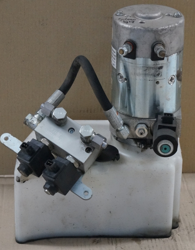 Jungheinrich 51417583 | Pumpmotor with tank and valve block 24V 2,2KW code R9320 - Pompe hydraulique pour Matériel de manutention: photos 1 Jungheinrich 51417583 | Pumpmotor with tank and valve block 24V 2,2KW code R9320 - Pompe hydraulique pour Matériel de manutention: photos 1