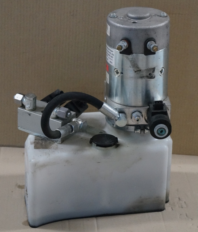 Jungheinrich 51417583 | Pumpmotor with tank and valve block 24V 2,2KW code R9320 - Pompe hydraulique pour Matériel de manutention: photos 1 Jungheinrich 51417583 | Pumpmotor with tank and valve block 24V 2,2KW code R9320 - Pompe hydraulique pour Matériel de manutention: photos 1