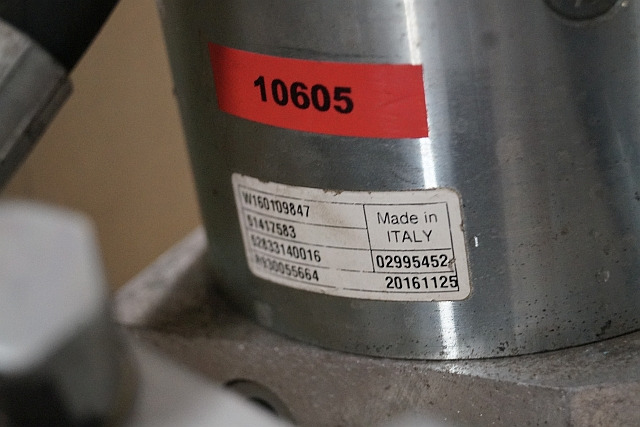 Jungheinrich 51417583 | Pumpmotor with tank and valve block 24V 2,2KW code R9320 - Pompe hydraulique pour Matériel de manutention: photos 2 Jungheinrich 51417583 | Pumpmotor with tank and valve block 24V 2,2KW code R9320 - Pompe hydraulique pour Matériel de manutention: photos 2