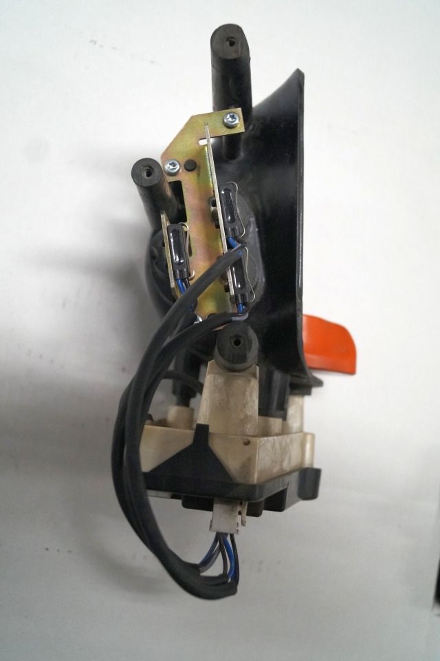 Linde 1443605100 | Rijschakelaar Control handle Control module - Système électrique pour Matériel de manutention: photos 2 Linde 1443605100 | Rijschakelaar Control handle Control module - Système électrique pour Matériel de manutention: photos 2