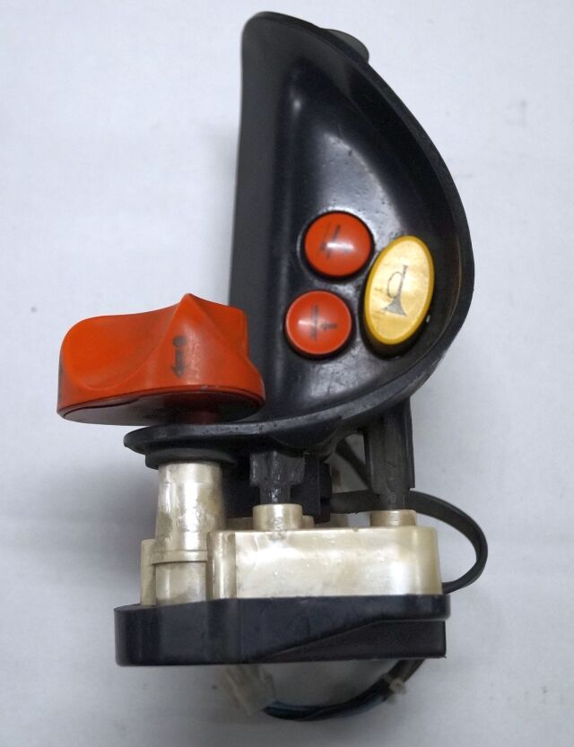 Linde 1443605100 | Rijschakelaar Control handle Control module - Commutateur de colonne de direction pour Matériel de manutention: photos 1 Linde 1443605100 | Rijschakelaar Control handle Control module - Commutateur de colonne de direction pour Matériel de manutention: photos 1