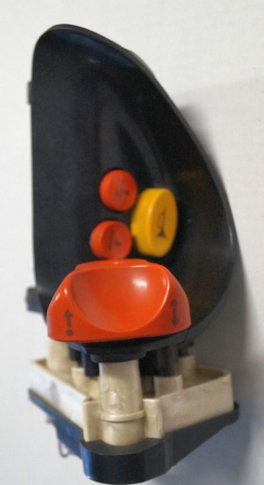 Linde 1443605100 | Rijschakelaar Control handle Control module - Système électrique pour Matériel de manutention: photos 1 Linde 1443605100 | Rijschakelaar Control handle Control module - Système électrique pour Matériel de manutention: photos 1