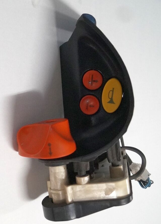Linde 1443605100 | Rijschakelaar Control handle Control module - Système électrique pour Matériel de manutention: photos 1 Linde 1443605100 | Rijschakelaar Control handle Control module - Système électrique pour Matériel de manutention: photos 1