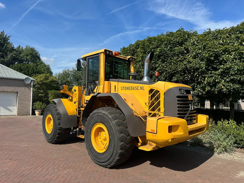 Volvo L120 F - Chargeuse sur pneus: photos 2 Volvo L120 F - Chargeuse sur pneus: photos 2