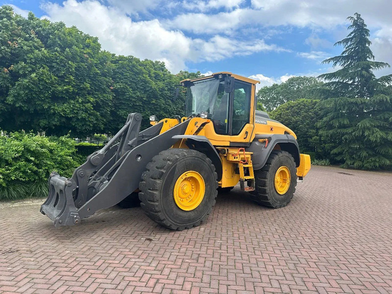 Volvo L120 H - Chargeuse sur pneus: photos 2 Volvo L120 H - Chargeuse sur pneus: photos 2