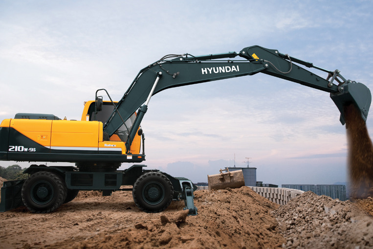 HYUNDAI R210W-9S - Pelle sur pneus: photos 1 HYUNDAI R210W-9S - Pelle sur pneus: photos 1