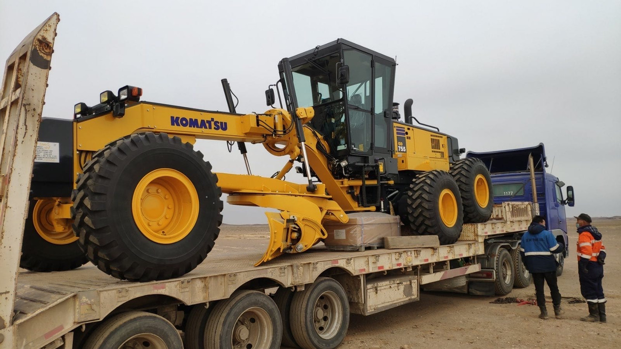 Komatsu GD755-5R - Niveleuse: photos 1 Komatsu GD755-5R - Niveleuse: photos 1