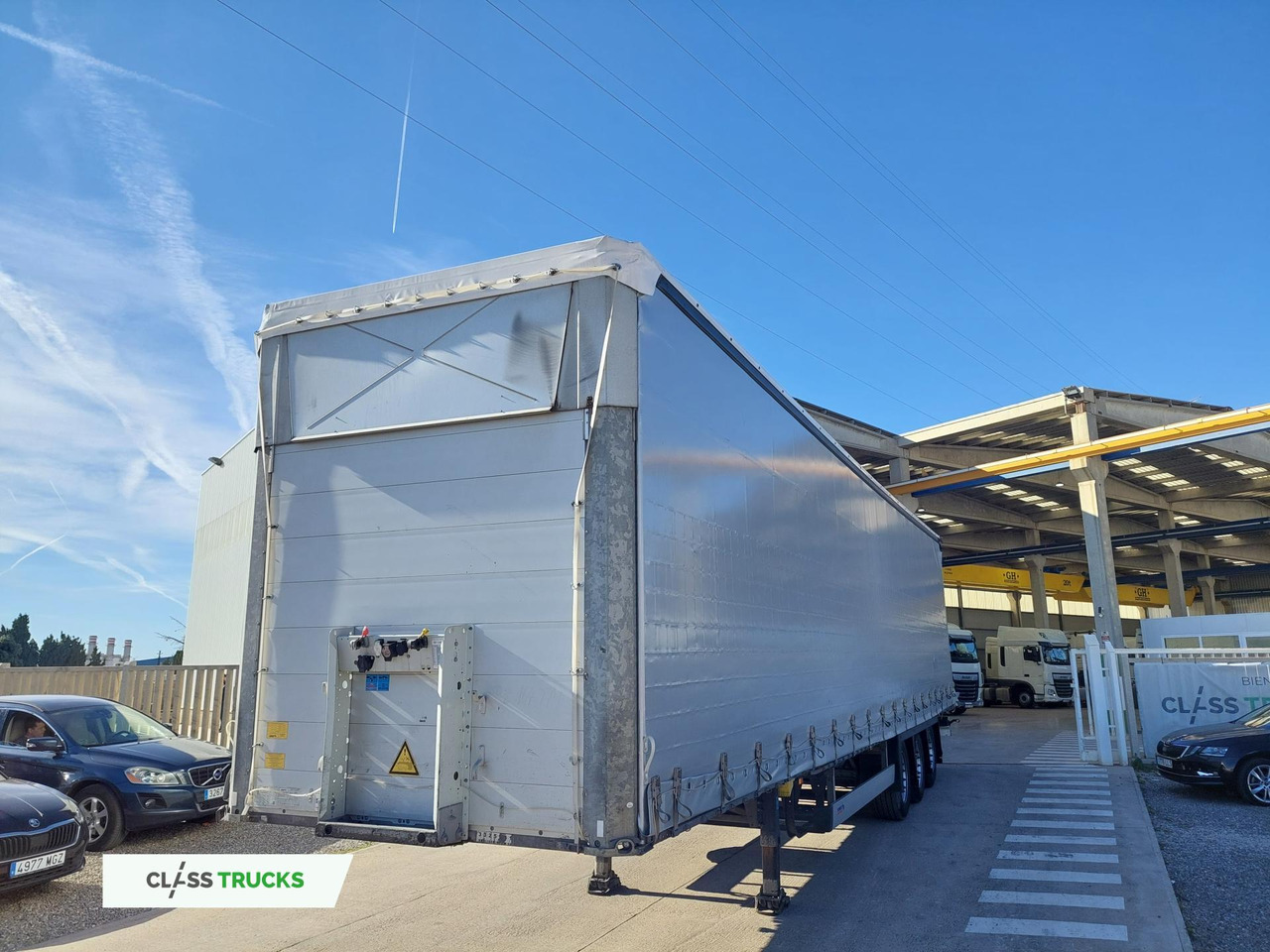 Schmitz Cargobull SCS24/L Varios - Semi-remorque rideaux coulissants: photos 1 Schmitz Cargobull SCS24/L Varios - Semi-remorque rideaux coulissants: photos 1