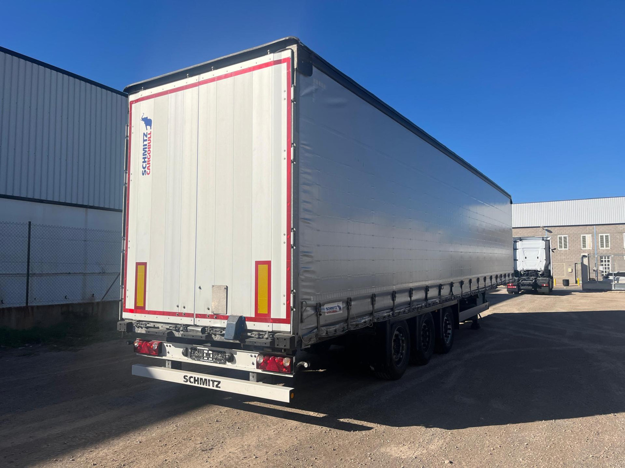 Schmitz Cargobull SCS24/L Varios - Semi-remorque rideaux coulissants: photos 3 Schmitz Cargobull SCS24/L Varios - Semi-remorque rideaux coulissants: photos 3