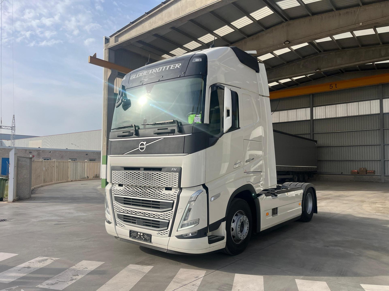 Volvo FH 460 Globetrotter XL i-Save I-ParkCool - Tracteur routier: photos 1 Volvo FH 460 Globetrotter XL i-Save I-ParkCool - Tracteur routier: photos 1