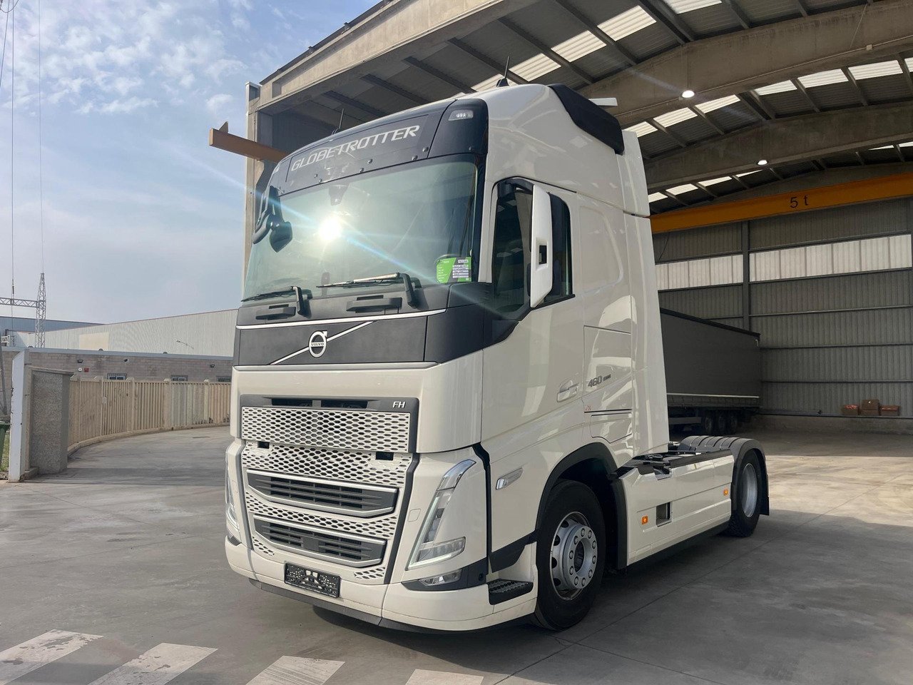 Volvo FH 460 Globetrotter XL i-Save I-ParkCool - Tracteur routier: photos 1 Volvo FH 460 Globetrotter XL i-Save I-ParkCool - Tracteur routier: photos 1