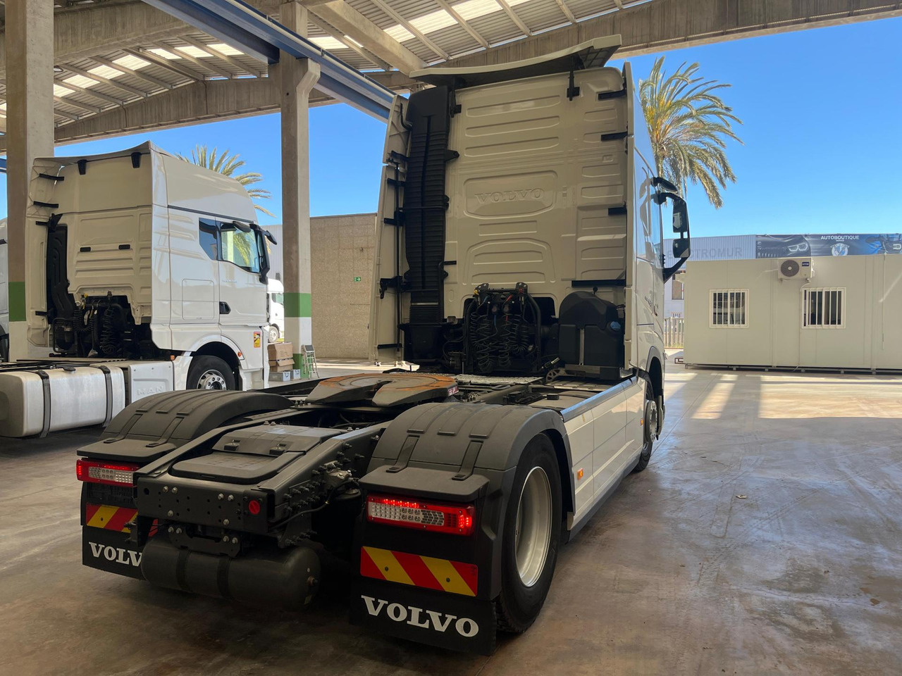 Volvo FH 460 Globetrotter XL i-Save I-ParkCool - Tracteur routier: photos 4 Volvo FH 460 Globetrotter XL i-Save I-ParkCool - Tracteur routier: photos 4
