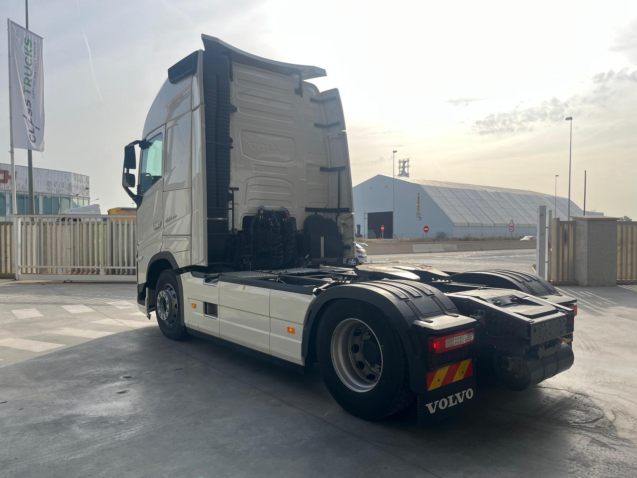 Volvo FH 460 Globetrotter XL i-Save I-ParkCool - Tracteur routier: photos 3 Volvo FH 460 Globetrotter XL i-Save I-ParkCool - Tracteur routier: photos 3