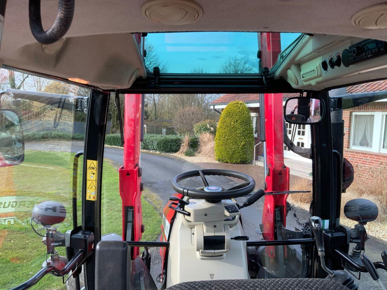 Massey Ferguson MF 5709 S - Tracteur agricole: photos 3 Massey Ferguson MF 5709 S - Tracteur agricole: photos 3