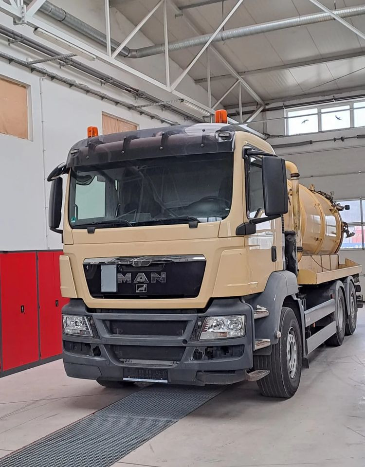 MAN MAN TGS 26.360/6X2/POJAZD KOMUNALNY Z WYWROTEM - Camion hydrocureur: photos 1 MAN MAN TGS 26.360/6X2/POJAZD KOMUNALNY Z WYWROTEM - Camion hydrocureur: photos 1
