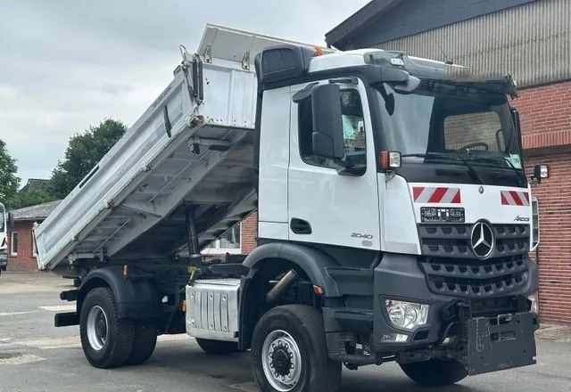 Mercedes-Benz Arocs 2040 4x4 – Meiller | Euro 6c | płyta czołowa do montażu pługu, osprzętu zimowego lub komunalnego | Automat | Resory stalowe (Blatt-Blatt) - Camion benne: photos 2 Mercedes-Benz Arocs 2040 4x4 – Meiller | Euro 6c | płyta czołowa do montażu pługu, osprzętu zimowego lub komunalnego | Automat | Resory stalowe (Blatt-Blatt) - Camion benne: photos 2