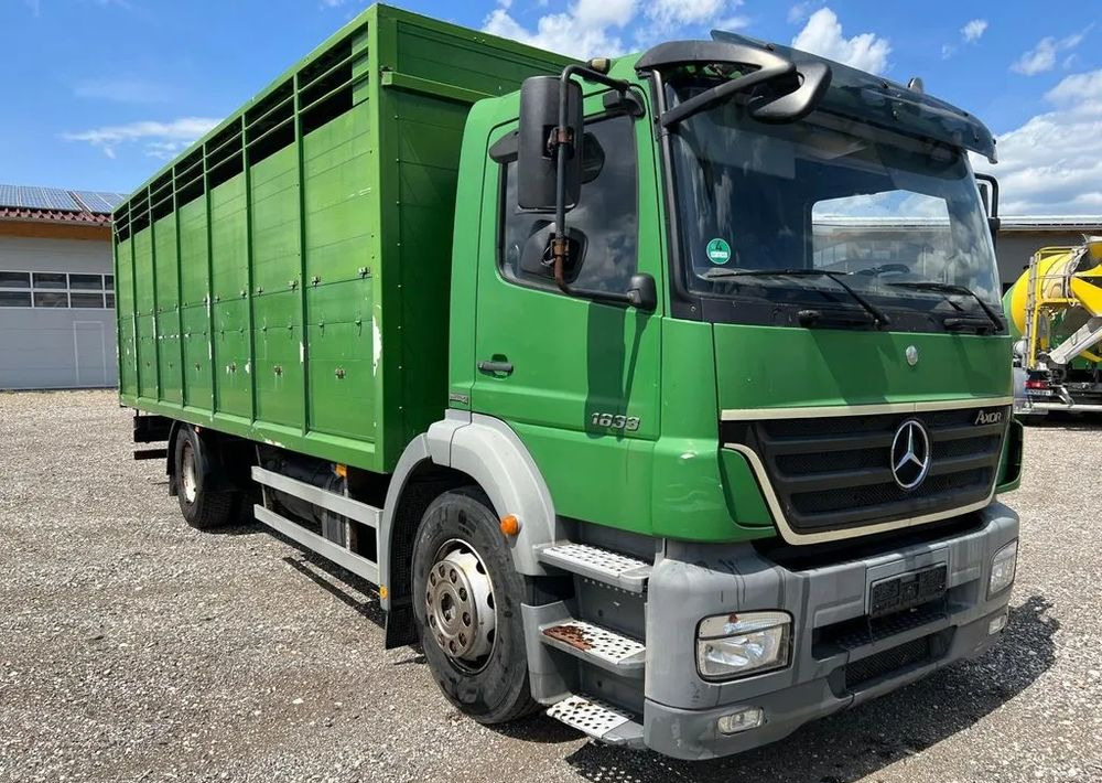 Mercedes-Benz Axor 1833 6x2 | Samochód do transportu bydła | 2009 | 450 000 km - Camion bétaillère: photos 3 Mercedes-Benz Axor 1833 6x2 | Samochód do transportu bydła | 2009 | 450 000 km - Camion bétaillère: photos 3