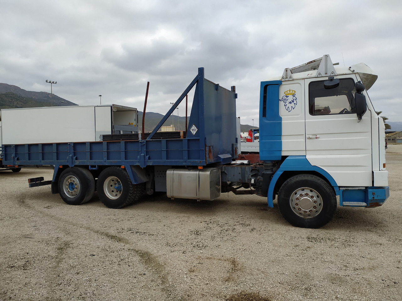 SCANIA 143 420 BASCULANTE - Camion benne: photos 4 SCANIA 143 420 BASCULANTE - Camion benne: photos 4