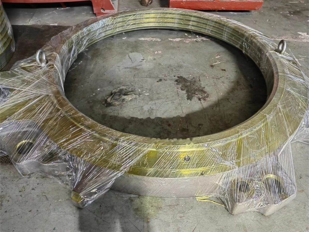 Metso Adjustment Ring for Metso HP400 Cone Crusher - Concasseur à cône: photos 1 Metso Adjustment Ring for Metso HP400 Cone Crusher - Concasseur à cône: photos 1