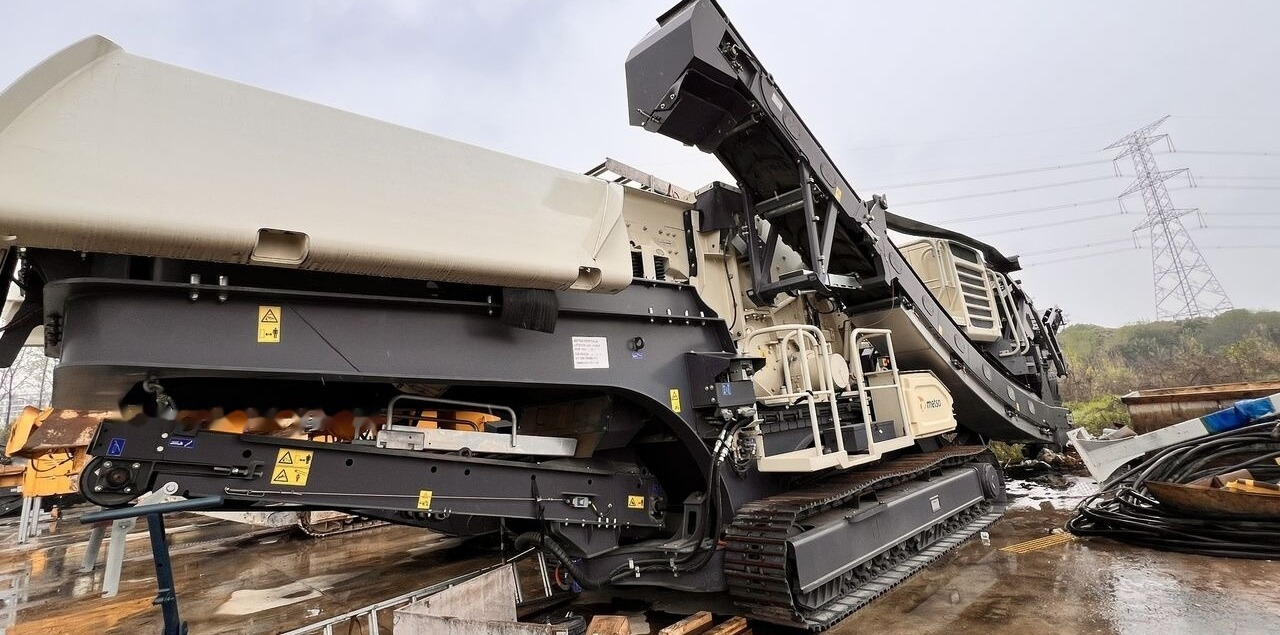 Metso NEW Lokotrack LT1213S mobile horizontal impact crusher - Concasseur mobile: photos 3 Metso NEW Lokotrack LT1213S mobile horizontal impact crusher - Concasseur mobile: photos 3