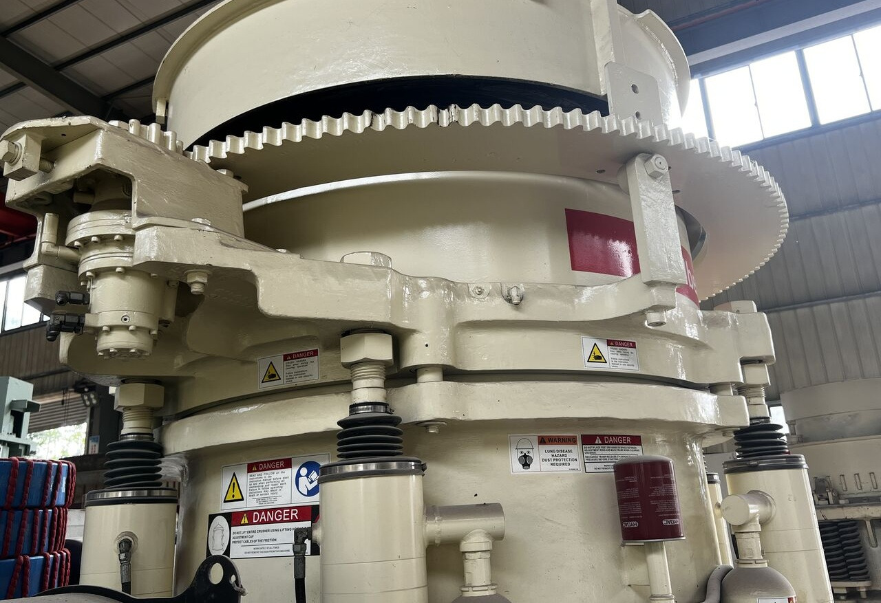 Nordberg Metso HP300 Cone Crusher - Concasseur à cône: photos 2 Nordberg Metso HP300 Cone Crusher - Concasseur à cône: photos 2