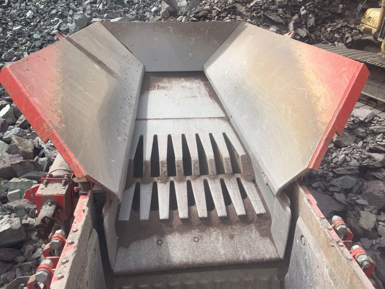 Sandvik QJ341 Mobile Crushing Plant - Concasseur mobile: photos 3 Sandvik QJ341 Mobile Crushing Plant - Concasseur mobile: photos 3