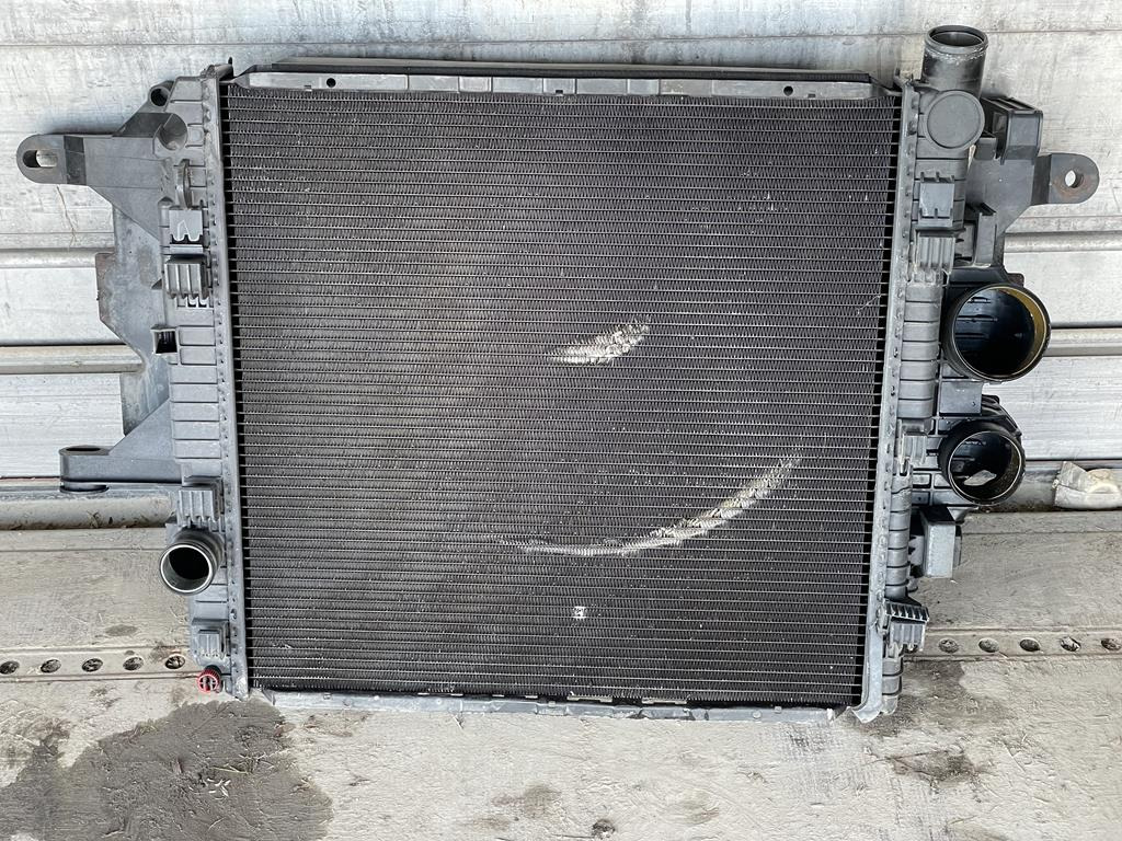 BEHR FOR MERCEDES VARIO - A 668 500 03 00 - Radiateur pour Camion: photos 2 BEHR FOR MERCEDES VARIO - A 668 500 03 00 - Radiateur pour Camion: photos 2