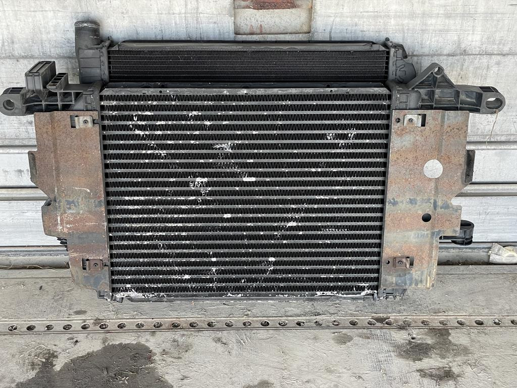 BEHR FOR MERCEDES VARIO - A 668 500 03 00 - Radiateur pour Camion: photos 1 BEHR FOR MERCEDES VARIO - A 668 500 03 00 - Radiateur pour Camion: photos 1