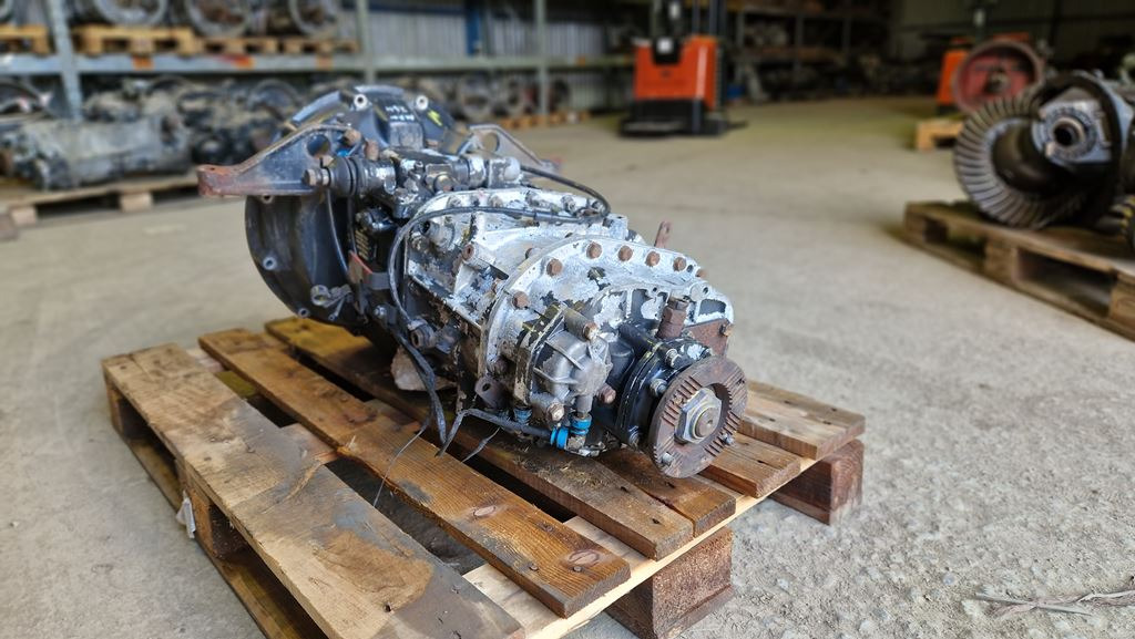 EATON / VICKERS Y08060 - Boîte de vitesse pour Camion: photos 4 EATON / VICKERS Y08060 - Boîte de vitesse pour Camion: photos 4