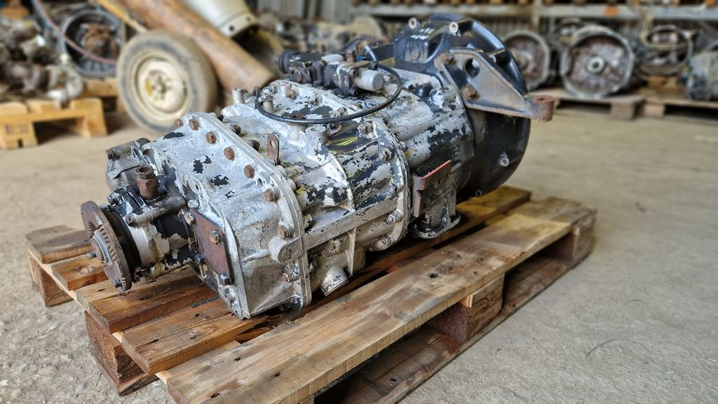 EATON / VICKERS Y08060 - Boîte de vitesse pour Camion: photos 3 EATON / VICKERS Y08060 - Boîte de vitesse pour Camion: photos 3