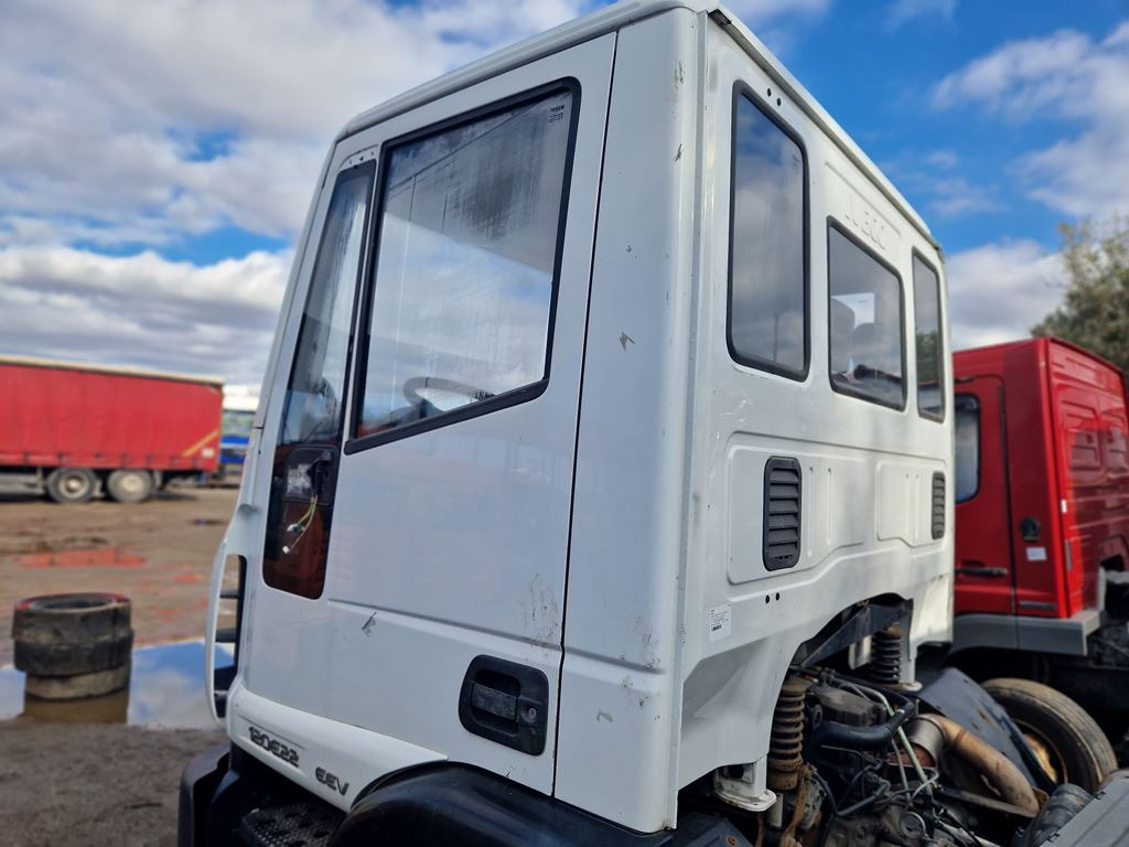 IVECO EUROCARGO - Cabine pour Camion: photos 5 IVECO EUROCARGO - Cabine pour Camion: photos 5