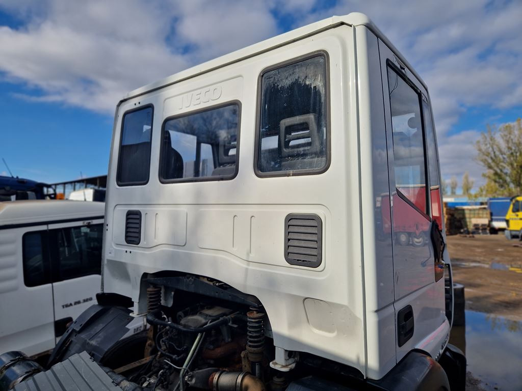 IVECO EUROCARGO - Cabine pour Camion: photos 4 IVECO EUROCARGO - Cabine pour Camion: photos 4