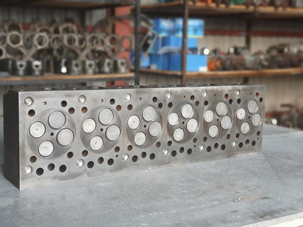 MAN TGM COMMONRAIL 6 CYLINDERS - Culasse pour Camion: photos 2 MAN TGM COMMONRAIL 6 CYLINDERS - Culasse pour Camion: photos 2