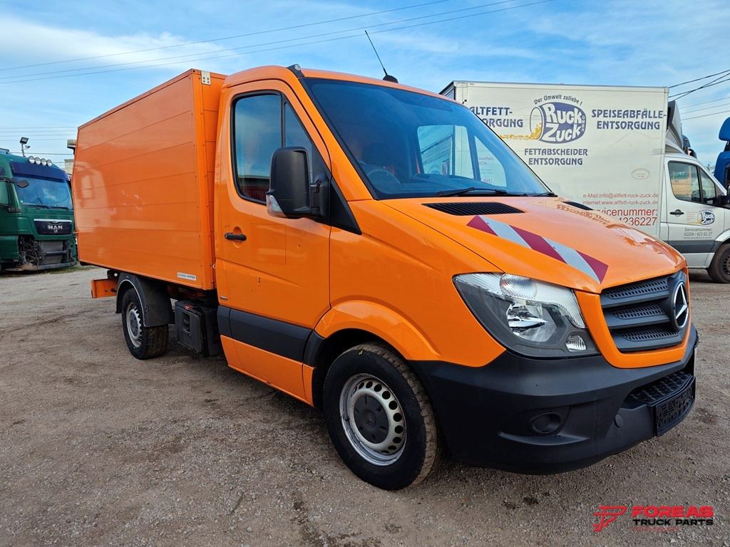 MERCEDES-BENZ 311 – TIPPER – RIGHT HAND DRIVE (RHD) - Véhicule utilitaire benne: photos 4 MERCEDES-BENZ 311 – TIPPER – RIGHT HAND DRIVE (RHD) - Véhicule utilitaire benne: photos 4