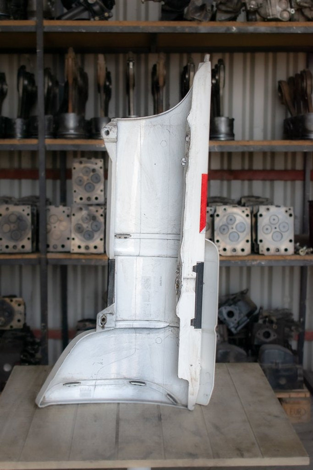 MERCEDES-BENZ ACTROS MP II - PASSENGER - Angle de pare-chocs pour Camion: photos 2 MERCEDES-BENZ ACTROS MP II - PASSENGER - Angle de pare-chocs pour Camion: photos 2