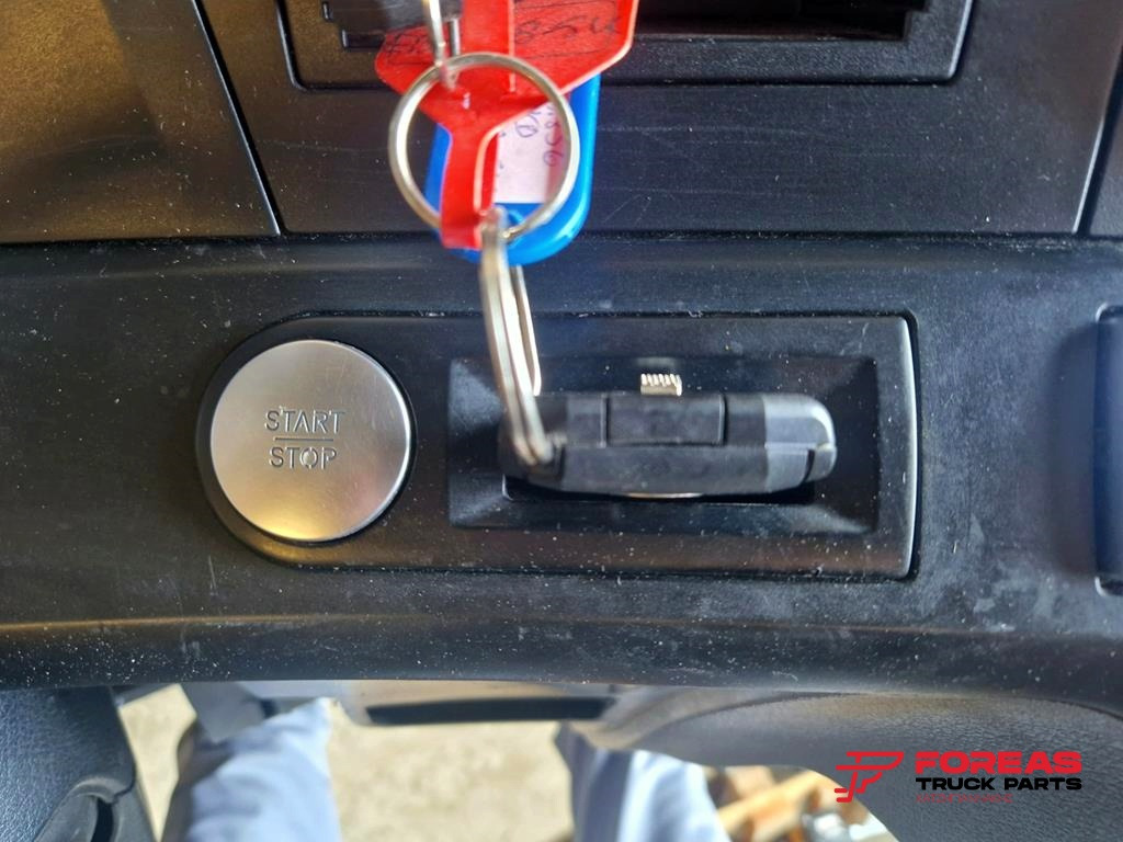 MERCEDES-BENZ ACTROS MP4 - Panel de instrumentos pour Camion: photos 3 MERCEDES-BENZ ACTROS MP4 - Panel de instrumentos pour Camion: photos 3