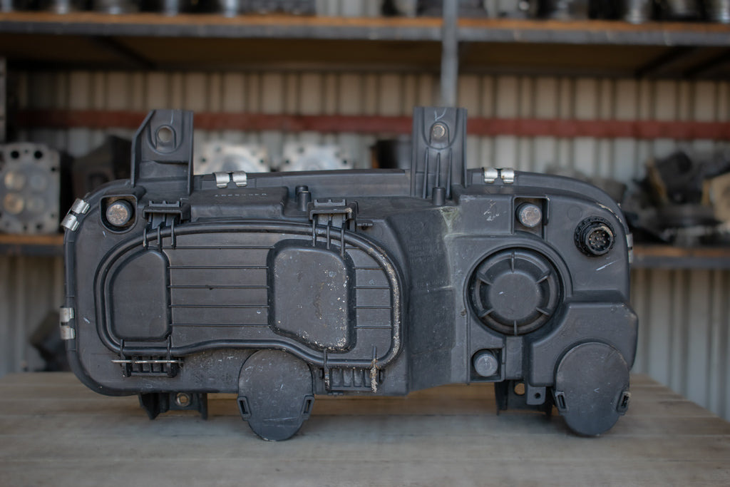 MERCEDES-BENZ HEADLIGHT - DRIVER - Feu avant pour Camion: photos 2 MERCEDES-BENZ HEADLIGHT - DRIVER - Feu avant pour Camion: photos 2