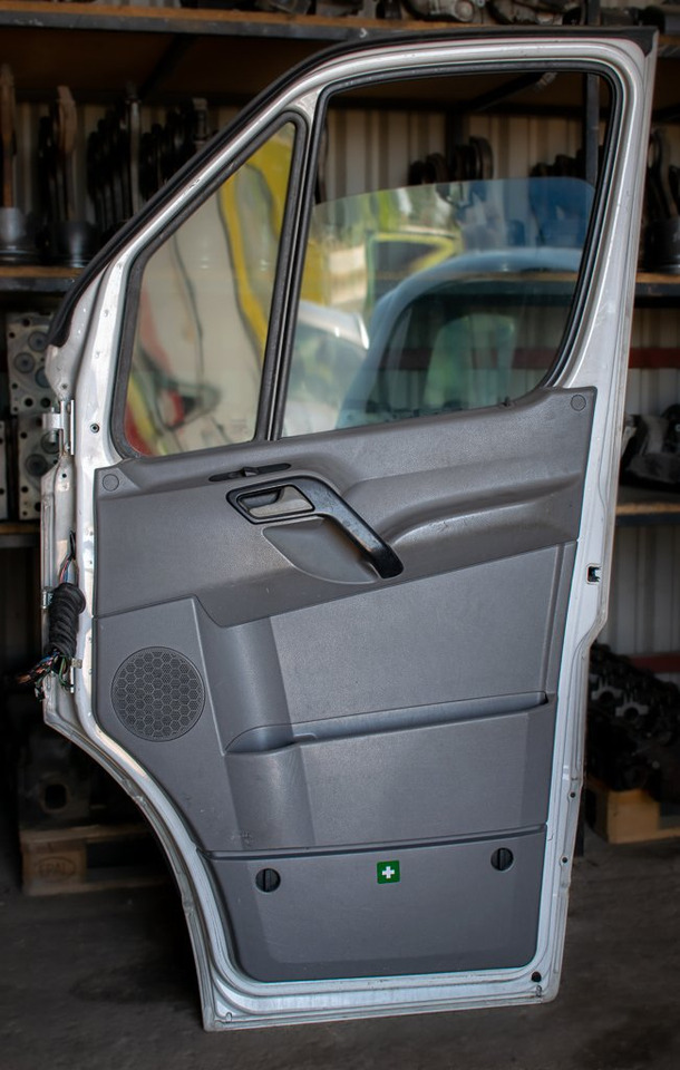 MERCEDES-BENZ SPRINTER 906 - PASSENGER - Portière et pièces pour Camion: photos 2 MERCEDES-BENZ SPRINTER 906 - PASSENGER - Portière et pièces pour Camion: photos 2