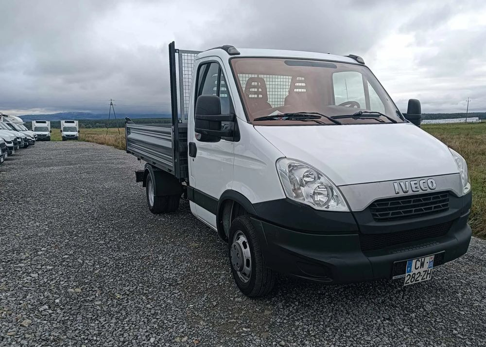 Iveco 35C13, 35C12 - Véhicule utilitaire benne: photos 2 Iveco 35C13, 35C12 - Véhicule utilitaire benne: photos 2