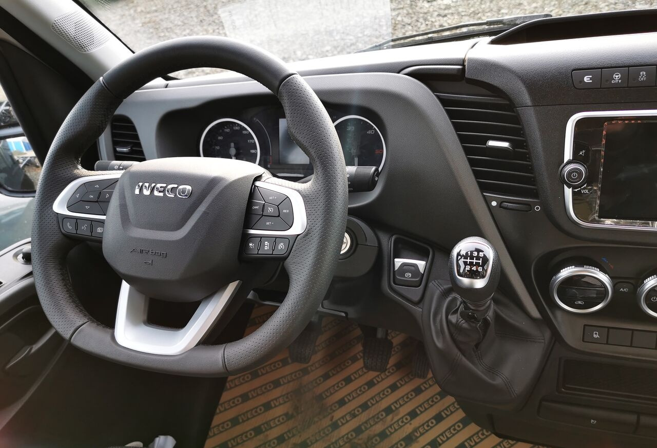 IVECO Daily 35S18 - Fourgon utilitaire: photos 4 IVECO Daily 35S18 - Fourgon utilitaire: photos 4