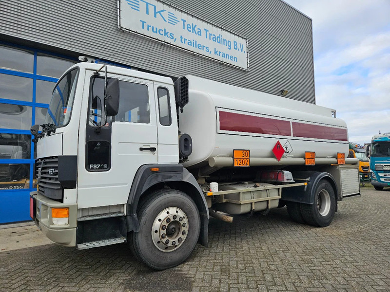 Volvo F S7 18 HOBUR 14.800 Liter 3 Compartments Steel Manual - Camion citerne: photos 1 Volvo F S7 18 HOBUR 14.800 Liter 3 Compartments Steel Manual - Camion citerne: photos 1