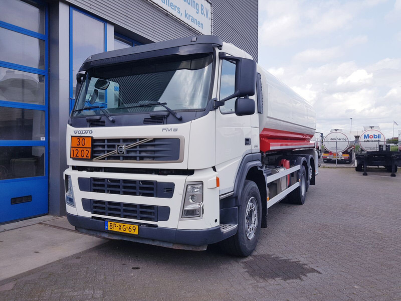 Volvo FM 9.340 Fuel 21.400 Liter 3 Compartments - Camion citerne: photos 2 Volvo FM 9.340 Fuel 21.400 Liter 3 Compartments - Camion citerne: photos 2